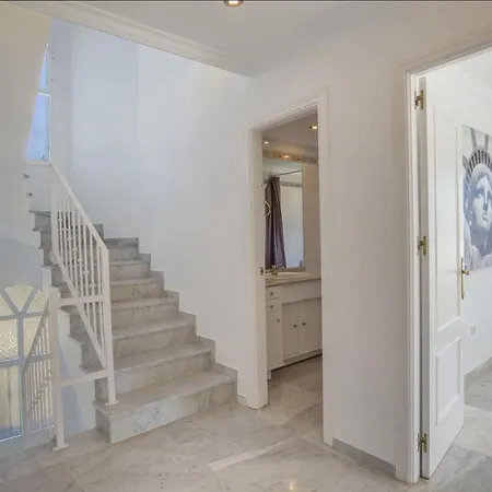 De Lujo Elegante En Con Jardin Exuberante - Es-175-42 Villa Marbella