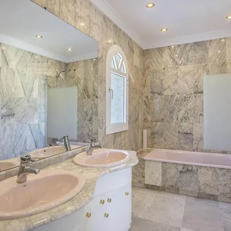 De Lujo Elegante En Con Jardin Exuberante - Es-175-42 Villa Marbella